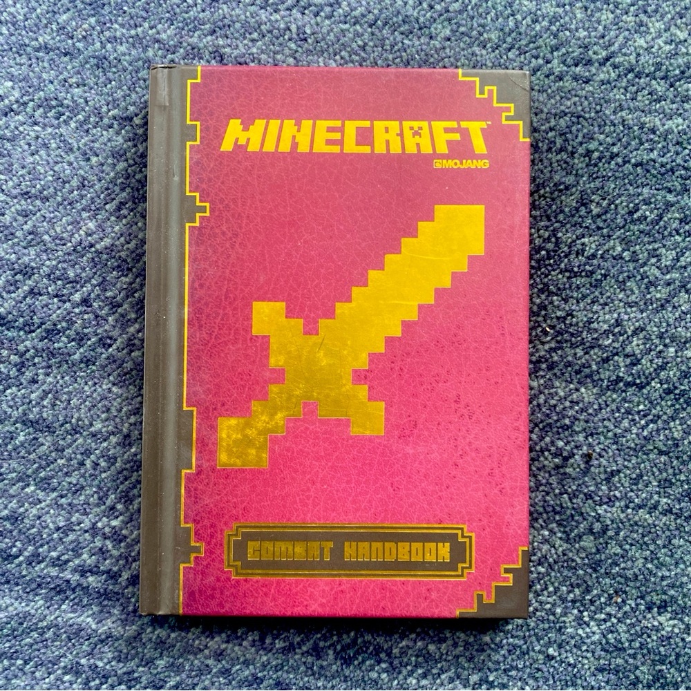 ⭐️ Minecraft⭐️Combat Handbook: An Official Mojang Book